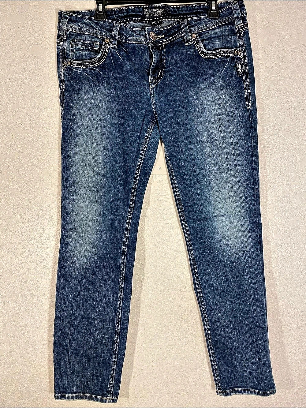 Silver Jeans Co. Aiko Mid-Rise Slim Leg Jeans. Boot Cut Jeans Blue Waist 33 /